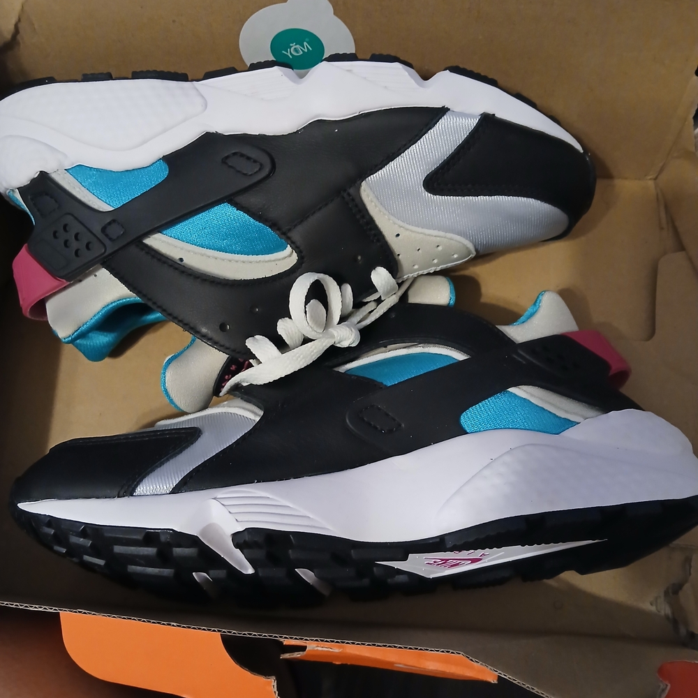 Nike Air Huarache in Black and Pink